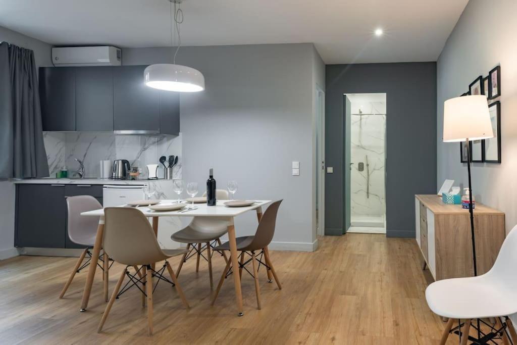 Modern, Quite 1-Bdr Apt 5 Min Walk To Acropolis Atenas Exterior foto